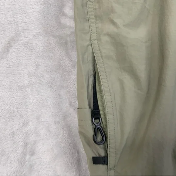 Mountain Hardwear Women’s Green Cargo  Hiking Pants. Size 14/32. - Picture 3 of 9